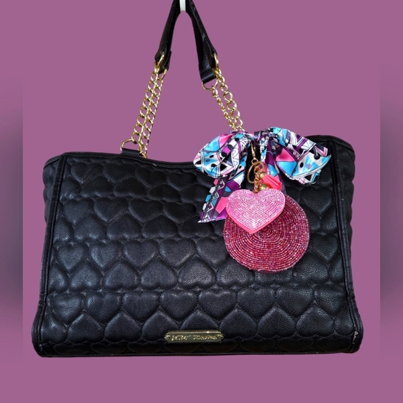 Betsey Johnson Black Heart-Quilted Bag with Gold Chain - Picture 2 of 12